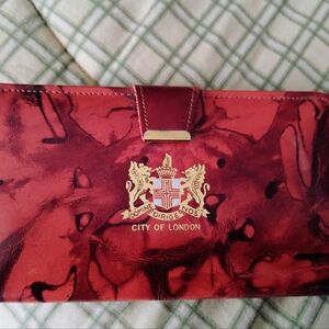 NWOT City of London clutch